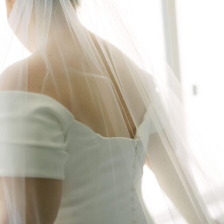 chignon and veil wedding look